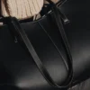 Cyme Edition, strukturiertes Schwarz mit ecrufarbenen Nähten