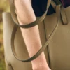 Cyme Tote Edition, strukturiert, rauchiges Oliv