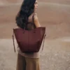 Cyme Tote Edition, strukturierte Schwarzkirsche