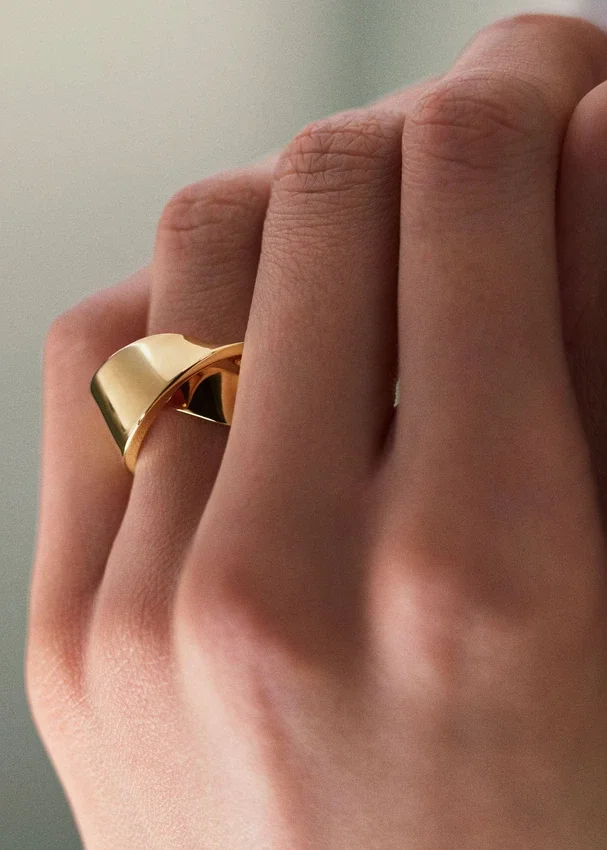 Éole-Ring mit gewellter Form, vergoldet