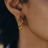 Éole Wavy Hoop Ohrringe, vergoldete Edition