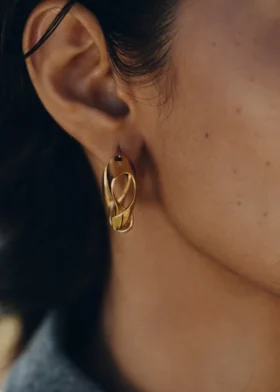 Éole Wavy Hoop Ohrringe, vergoldete Edition