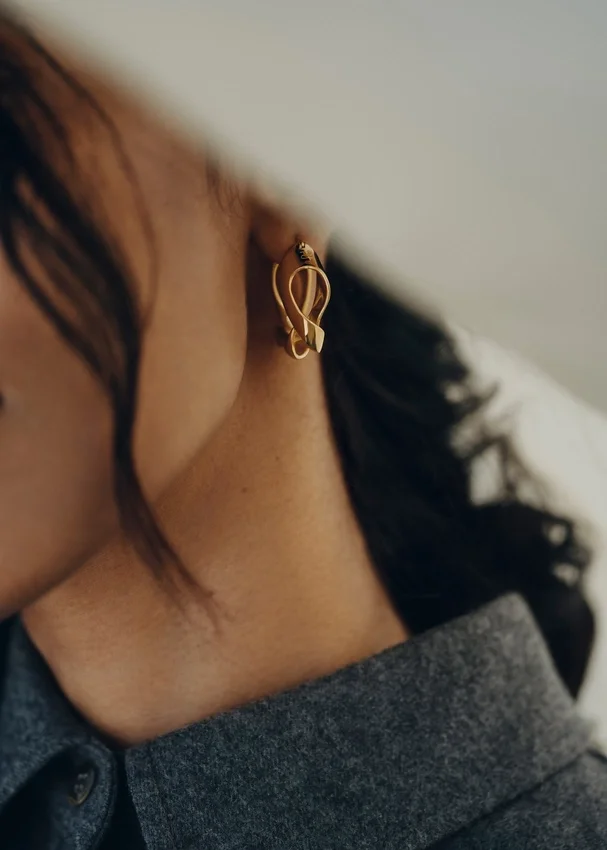 Éole Wavy Hoop Ohrringe, vergoldete Edition