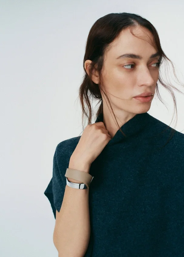 Ormé Cuff Edition Silber in Rhodium mit taupefarbenem Leder
