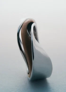 Ormé-Ring Edition Silber, rhodiniert, mit taupefarbenem Leder