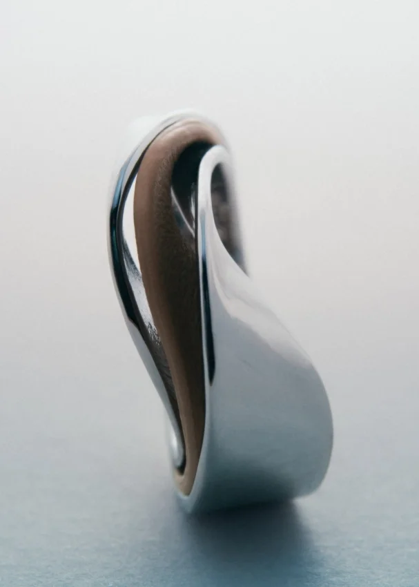 Ormé-Ring Edition Silber, rhodiniert, mit taupefarbenem Leder