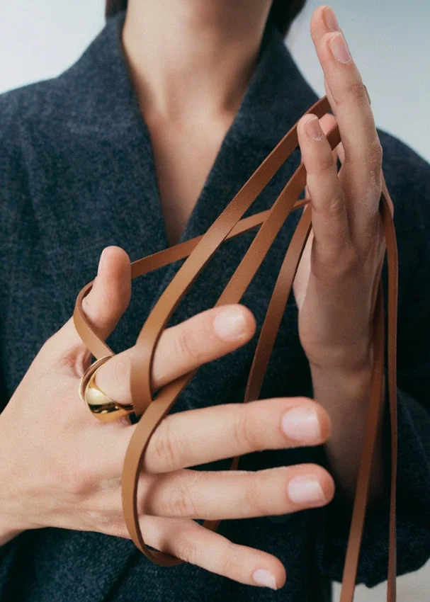 Ormé-Ring Edition, vergoldet mit Kamelleder